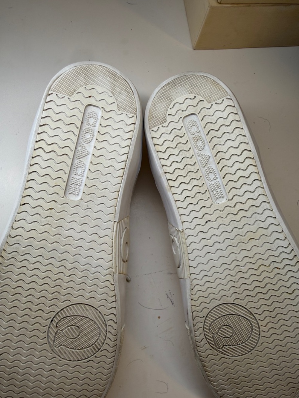 COACH OFF WHITE SNEAKERS U.S 9.5 or EU 40 - Picture 15 of 16